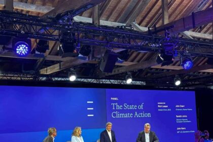 From l to r: john doerr, chairman of venture capital firm kleiner perkins; kerstin jorna, director-general of the european commission; john kerry, former u. S. Climate envoy and secretary of state; rich lesser, global chair of consultancy bcg.