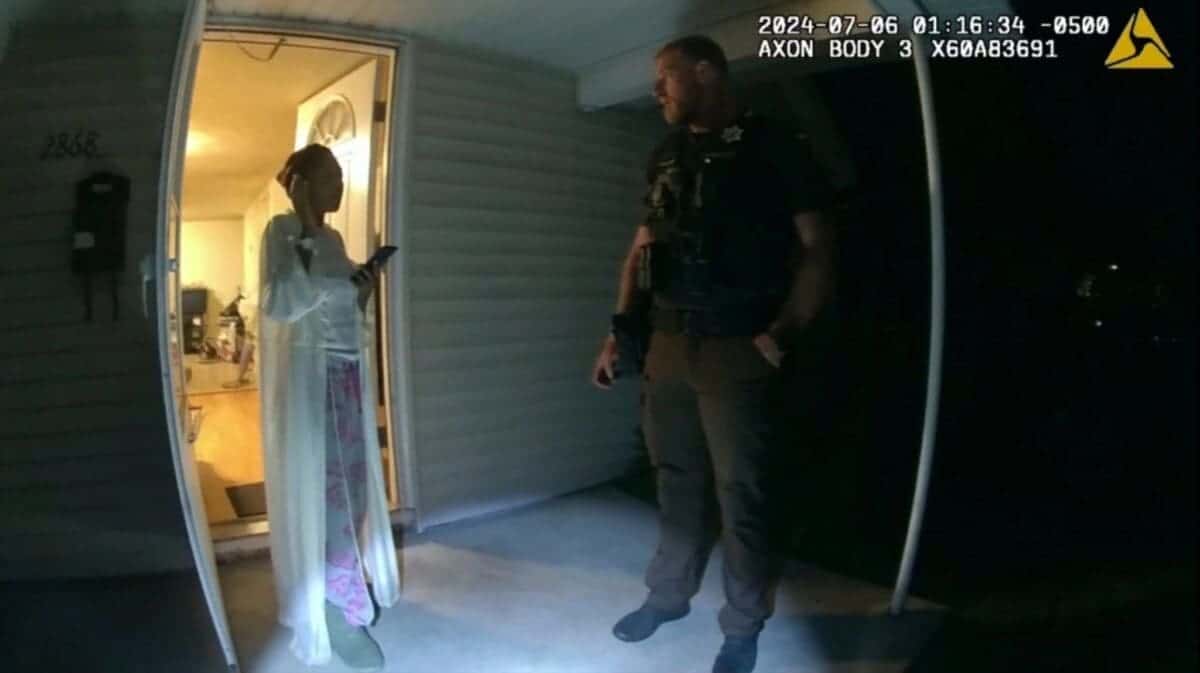 Police bodycam footage greeting Sonya Massey at her door