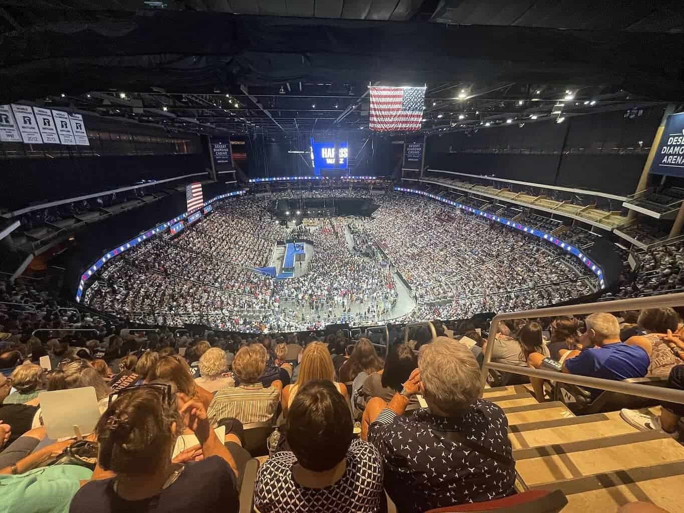 Harris walz rally crowd in arizona
