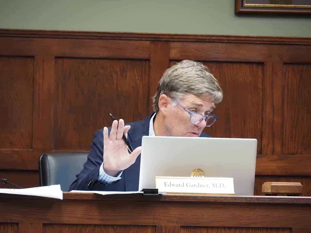 Edward “ward” gardner, chairman of the arkansas state medical board, leads a meeting on aug. 7, 2024.