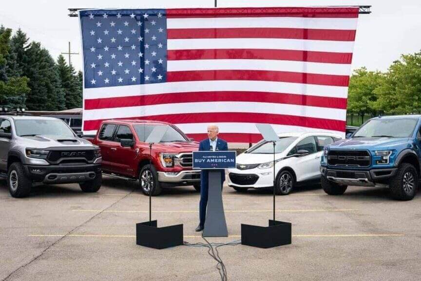 Is Trump giving a speech with the UAW here? No!