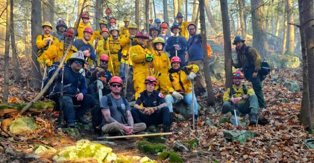 Photo of the firefighters who worked to put out the Jennings Creek fire