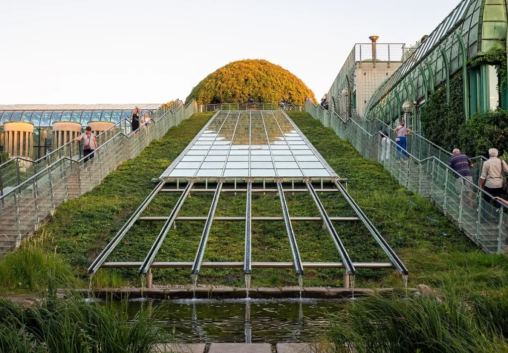 rooftop garden warsaw university Politics and climate change. Polarization prevents legislation that could create more rooftop gardens in urban areas.