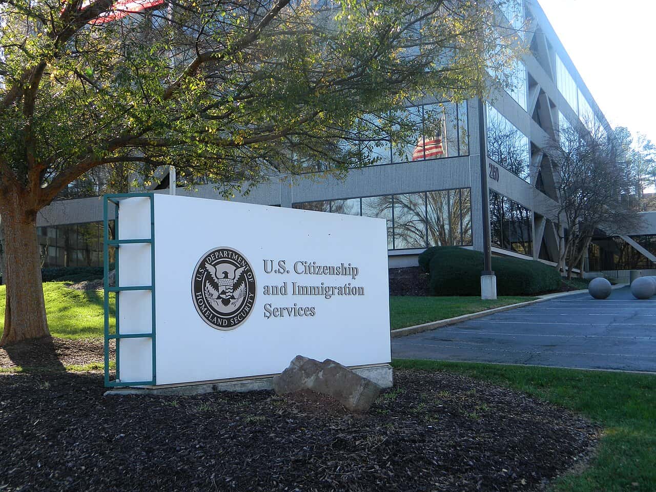 Us citizenship and immigration services building in georgia
