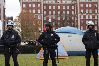 Police stand watch at columbia university following the arrest if pro-palestinian protesters