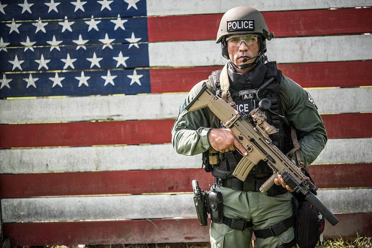 Us citizens were raided. Ice agent in miami