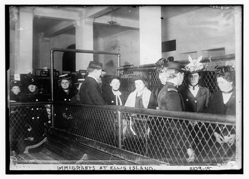 Immigrants arriving at ellis island in the 1900’s.
