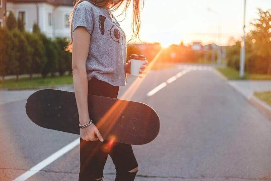 Skater gudl crossing the street
