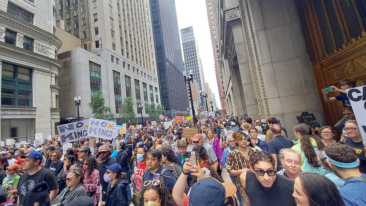 Residents prepare for national guard troop invasion in chicago. No kings protest