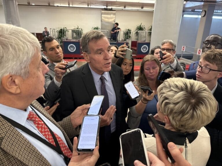mike warner press Senator mark warner talks to the press about the shutdown.