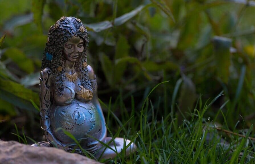 Doula. Mother nature statue