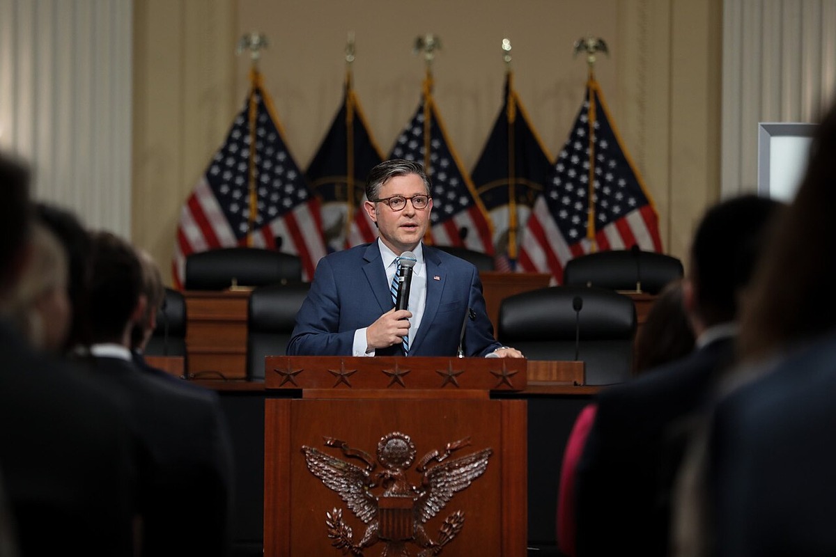 Mike johnson speaking to interns.