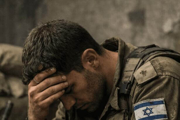 IDF soldier suicides. Depressed Israeli soldier