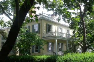 Gracie mansion in manhattan