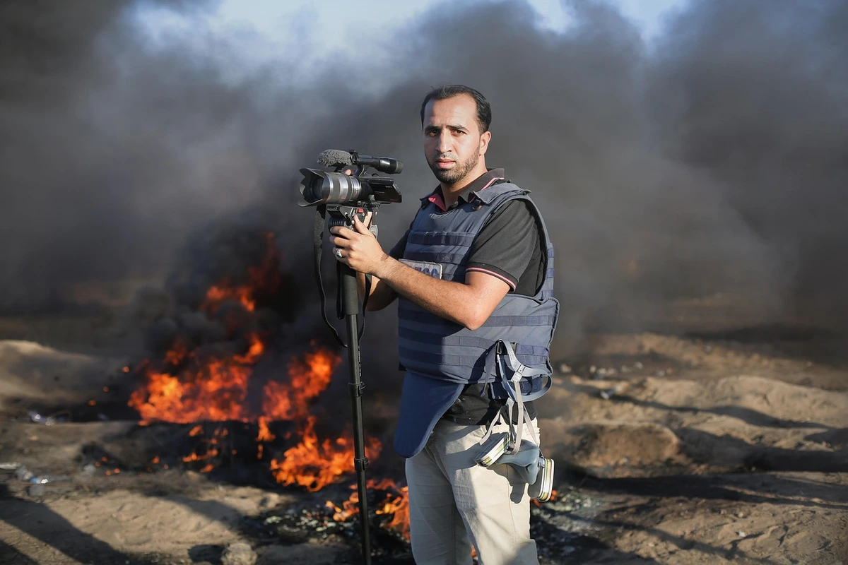 Violence in gaza continues. Palestinian reporter in gaza