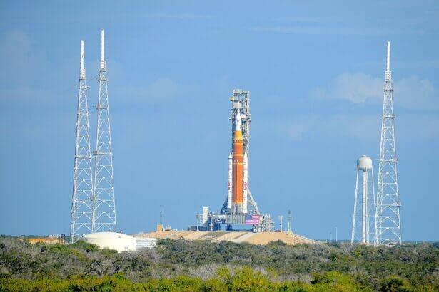Photos from the Artemis II about to launch