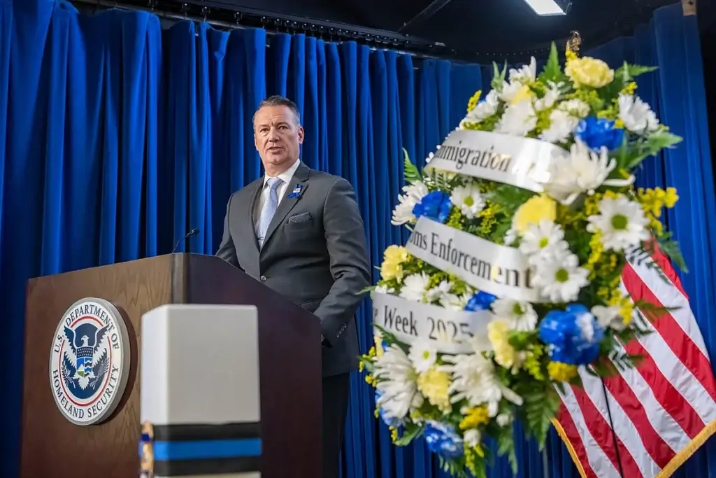 Todd Lyons speaking at an ICE wreath laying event
