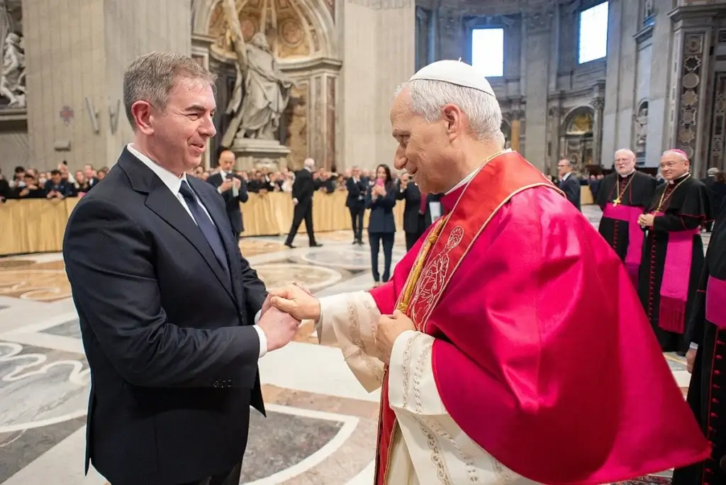 Pope Leo meets with Federico Silvio Toniato, Secretary General of the Italian Senate, in St. Peter's Basilica (CC BY-SA 4.0)